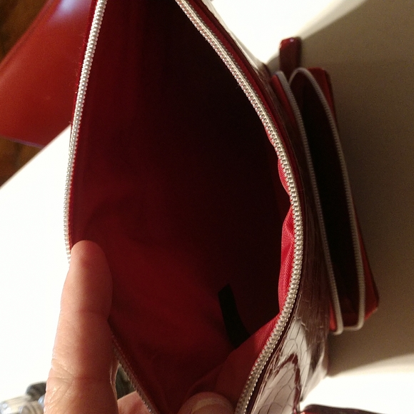 KENNETH COLE wristlet - Picture 4 of 5